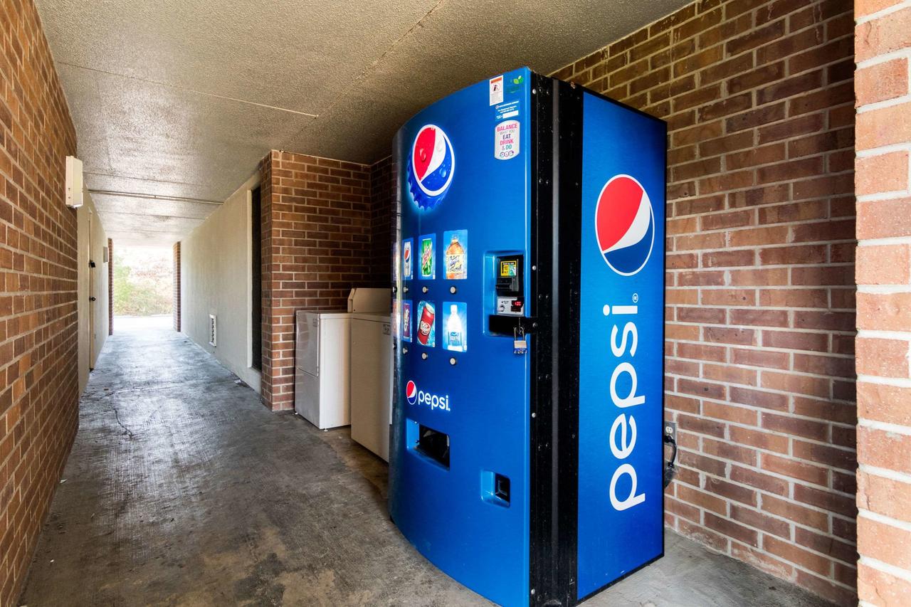 Econo Lodge Inn & Suites Conference Center Dublin - thumb 13