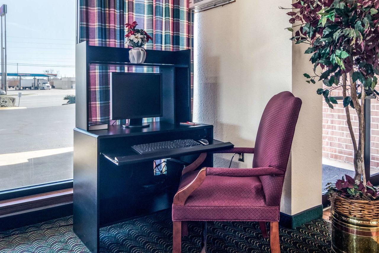 Econo Lodge Inn & Suites Conference Center Dublin - thumb 24