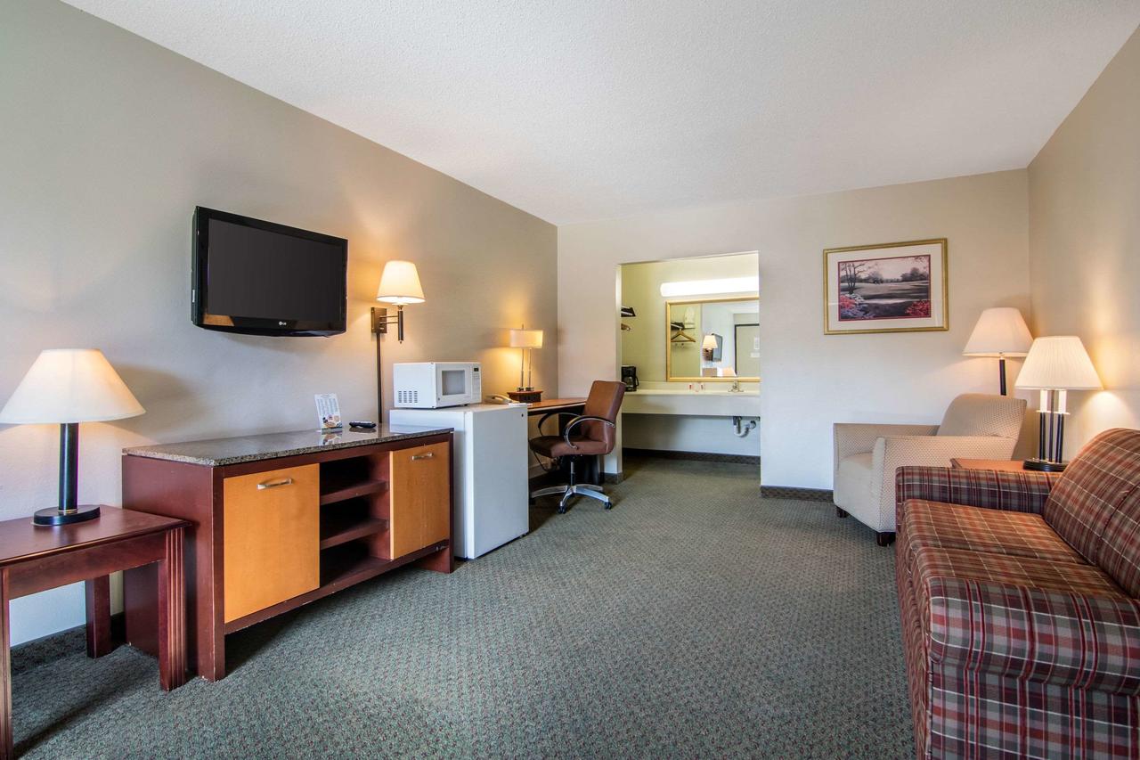 Econo Lodge Inn & Suites Conference Center Dublin - thumb 2