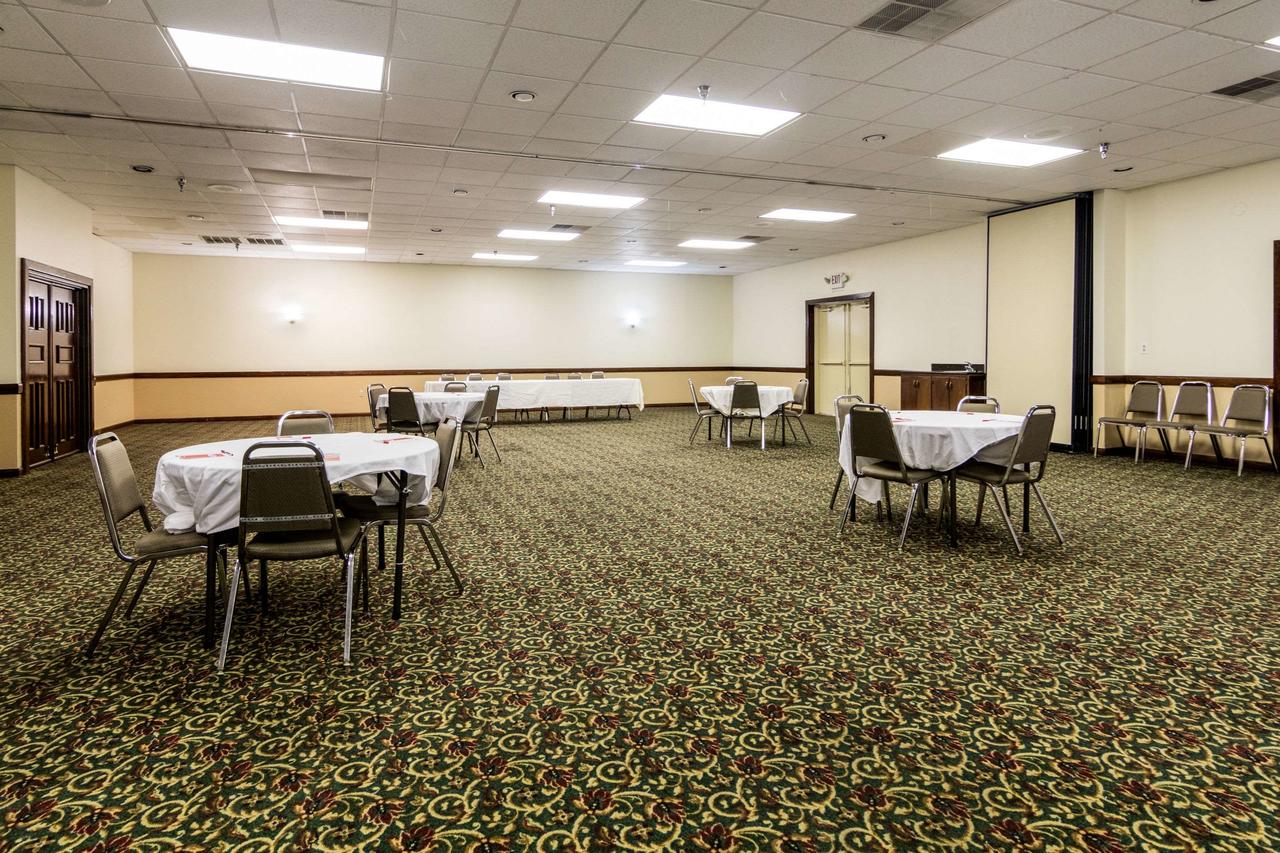 Econo Lodge Inn & Suites Conference Center Dublin - thumb 25