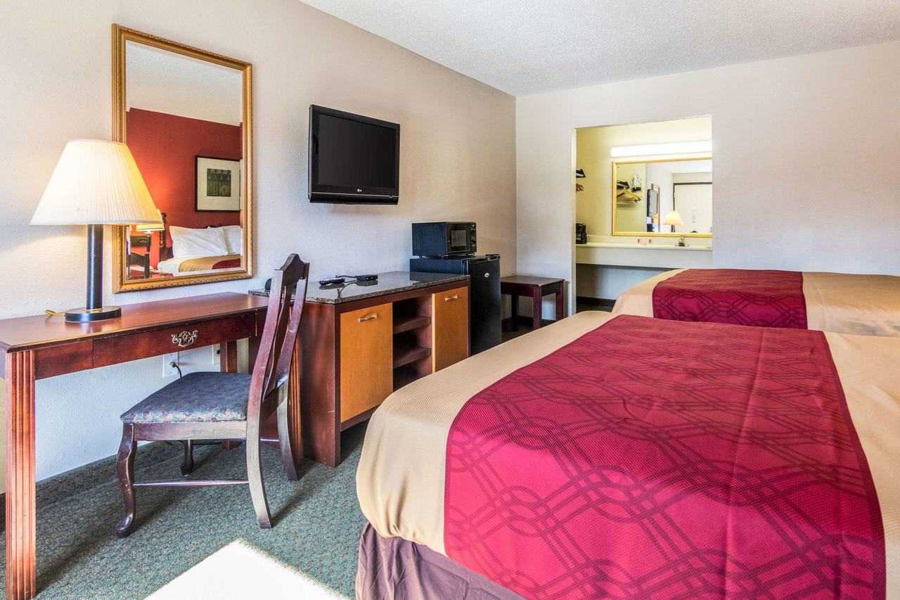 Econo Lodge Inn & Suites Conference Center Dublin - thumb 26