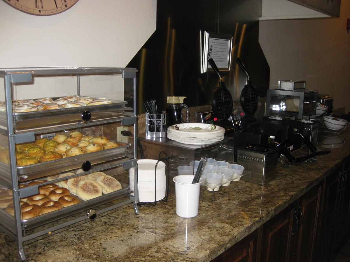 Le Ritz Hotel & Suites - thumb 10