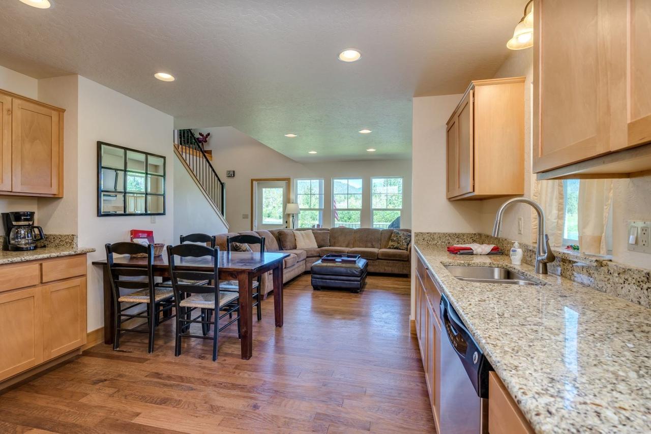 Evergreen By The Lake - thumb 3