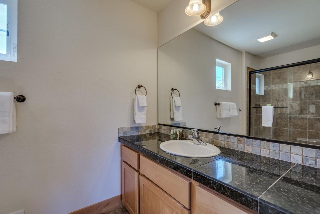 Evergreen By The Lake - thumb 9