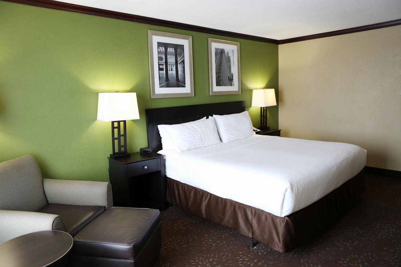 Holiday Inn Chicago/Oak Brook - thumb 3