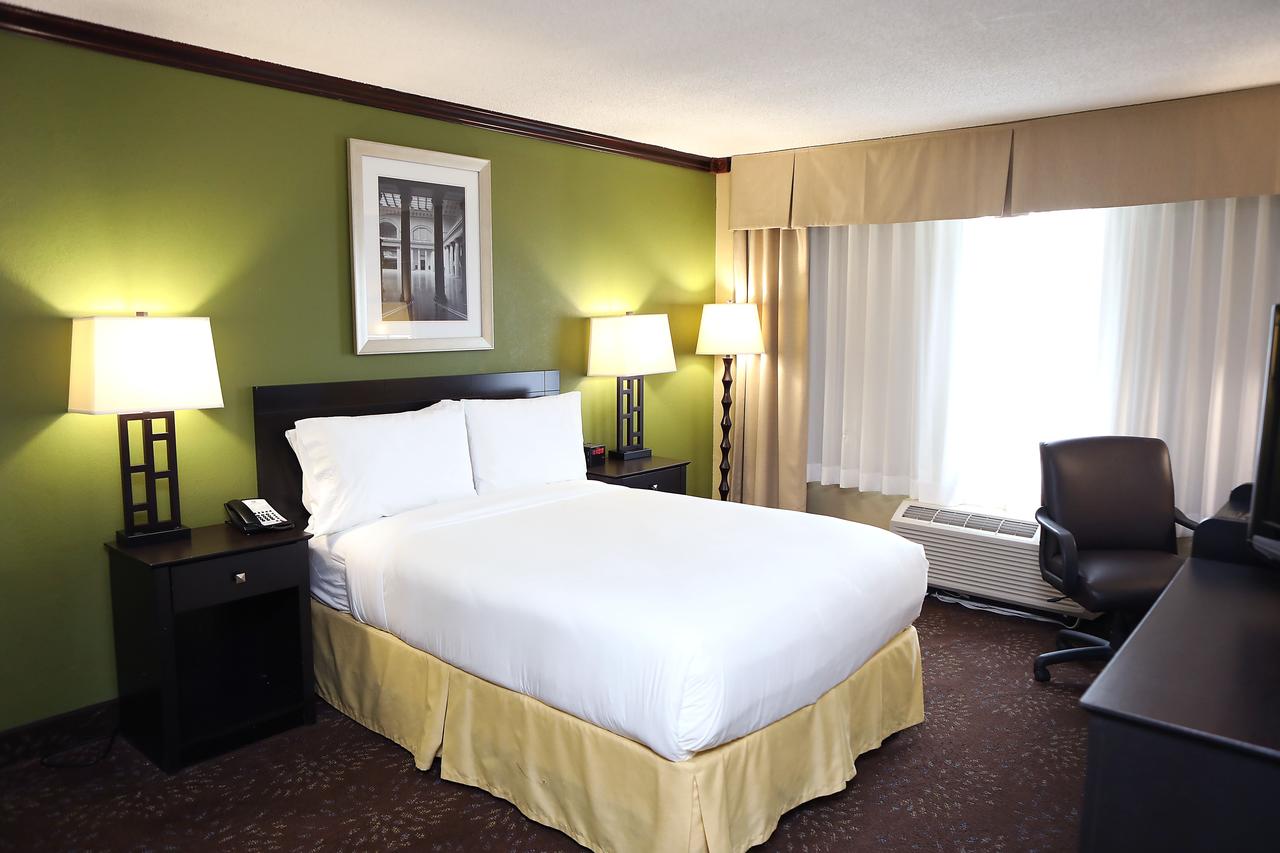 Holiday Inn Chicago/Oak Brook - thumb 4