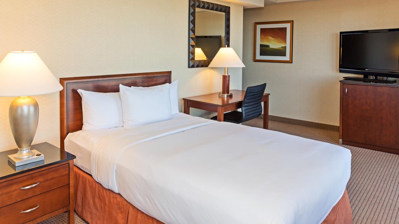 Hilton Chicago O'Hare Airport - thumb 1