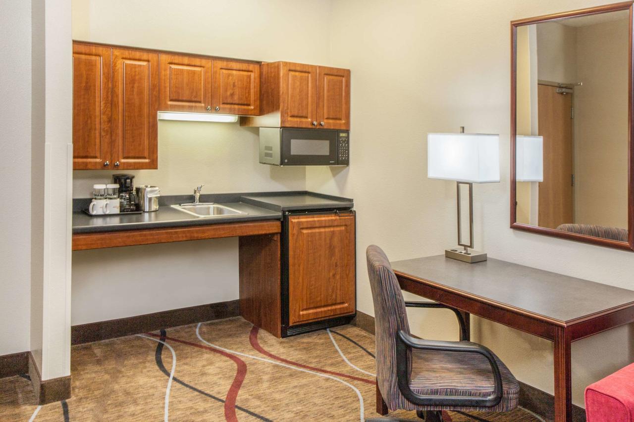Hawthorn Suites Bloomington - thumb 21