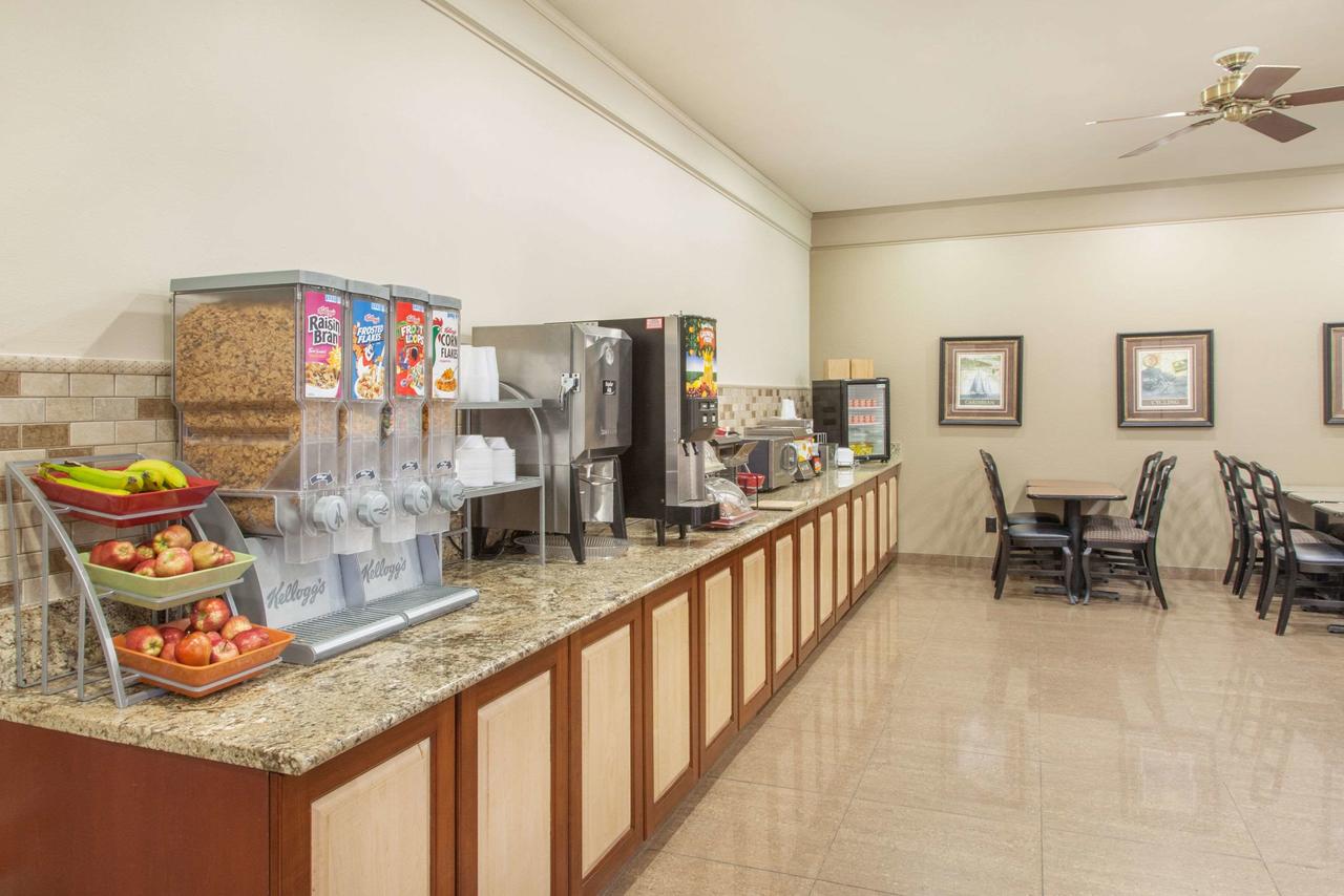 Hawthorn Suites Bloomington - thumb 25