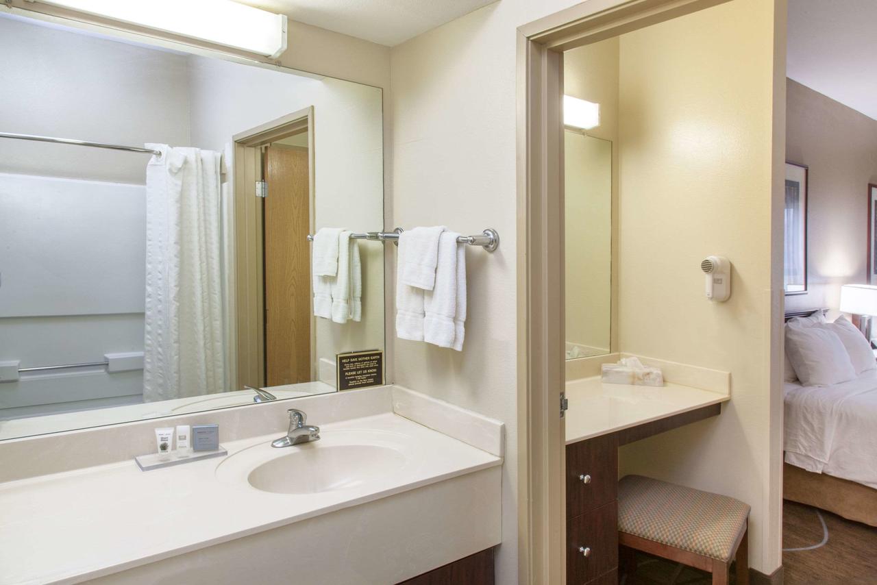 Hawthorn Suites Bloomington - thumb 13