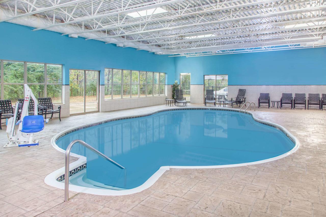 Hawthorn Suites Bloomington - thumb 15