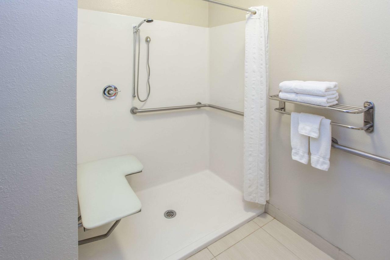Hawthorn Suites Bloomington - thumb 20