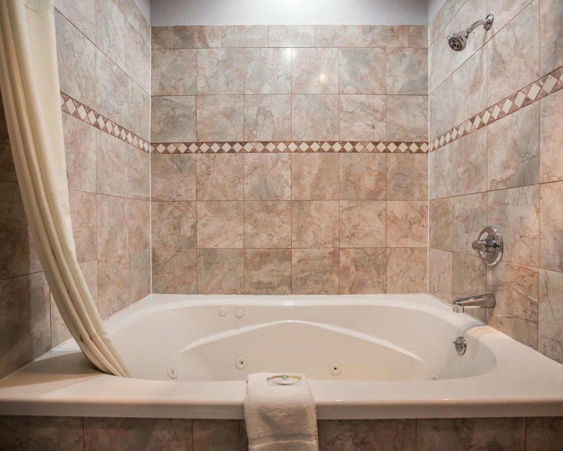 Quality Inn Peru - thumb 28