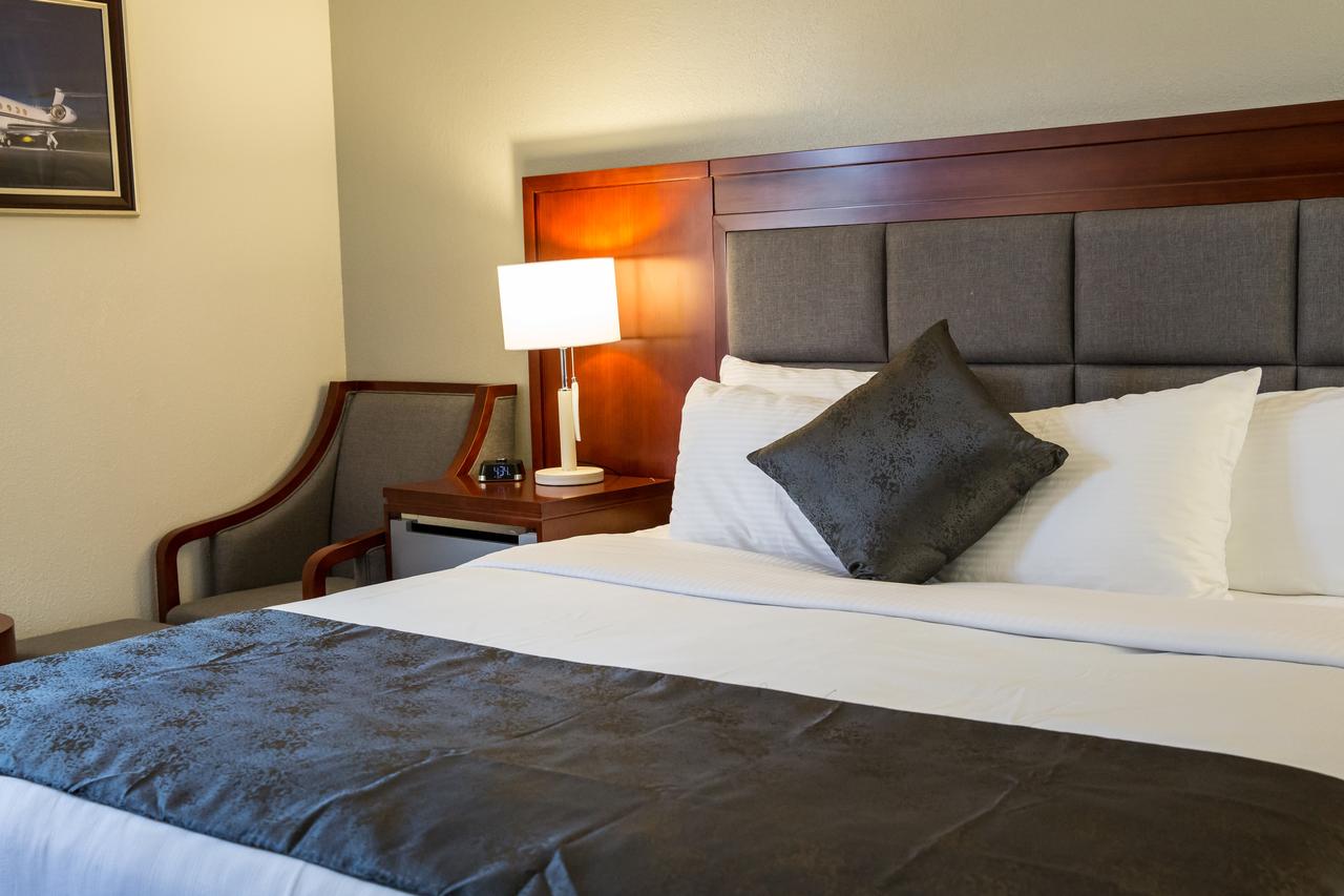 Ramada Plaza By Wyndham Chicago North Shore - thumb 2