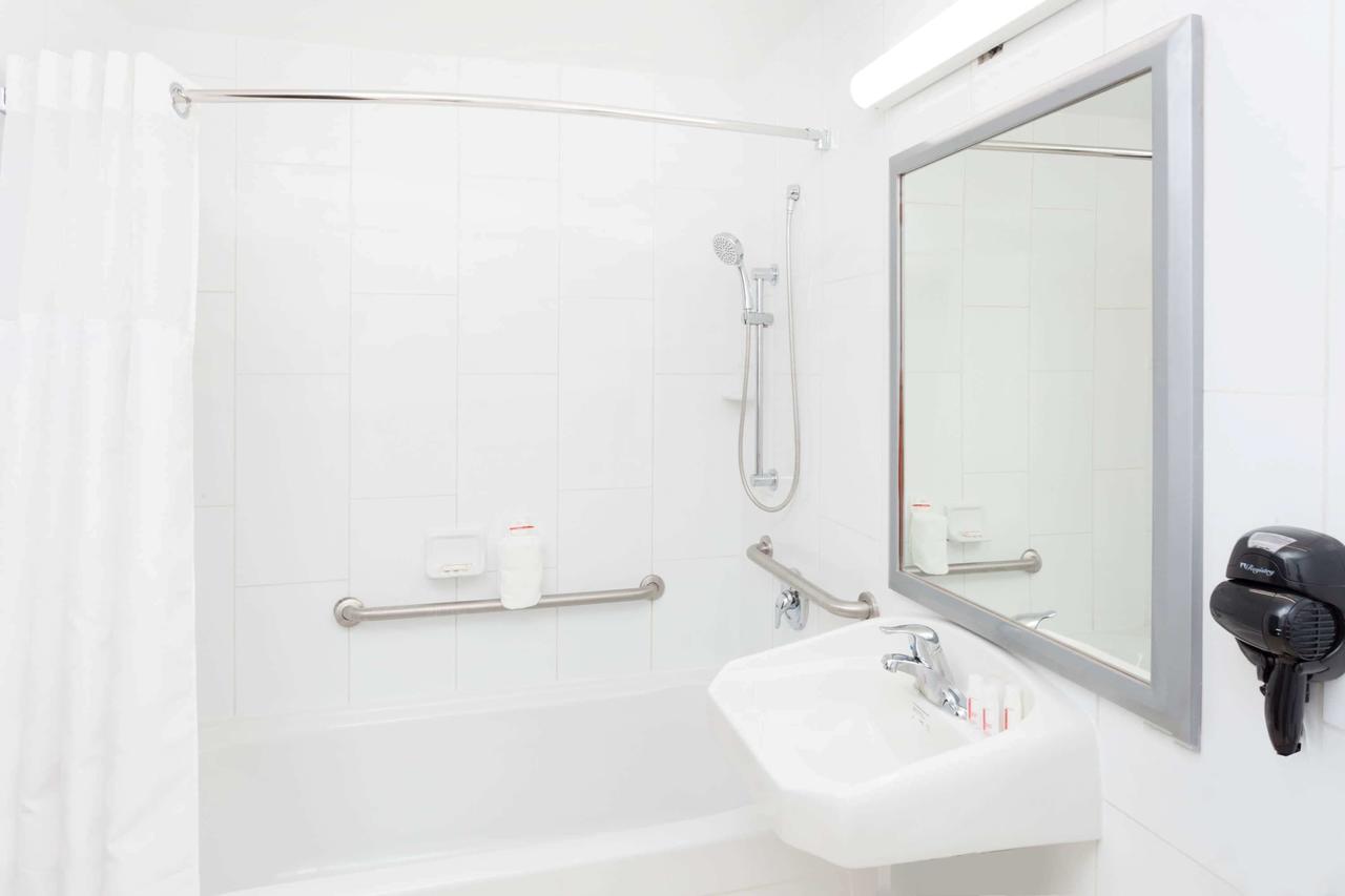 Ramada Plaza By Wyndham Chicago North Shore - thumb 27