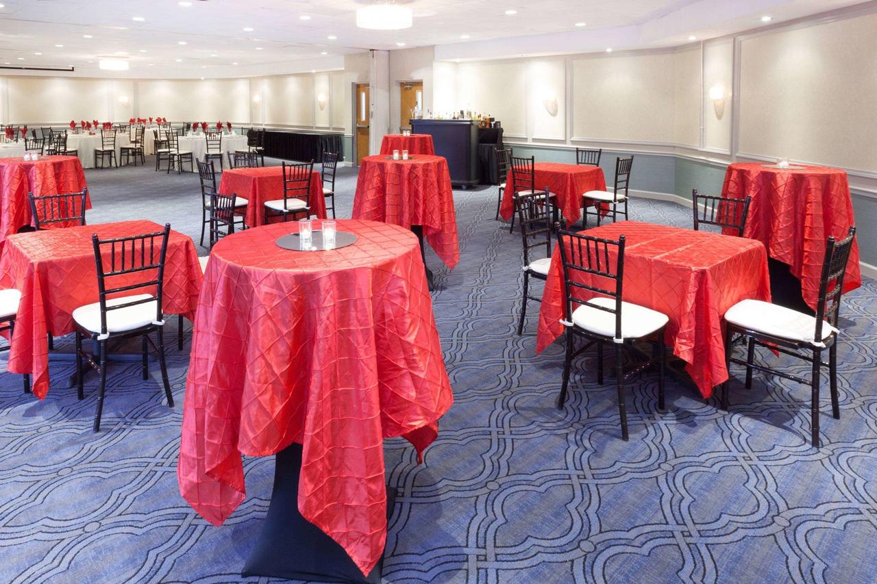 Ramada Plaza By Wyndham Chicago North Shore - thumb 10