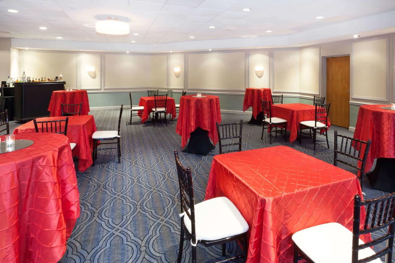 Ramada Plaza By Wyndham Chicago North Shore - thumb 16