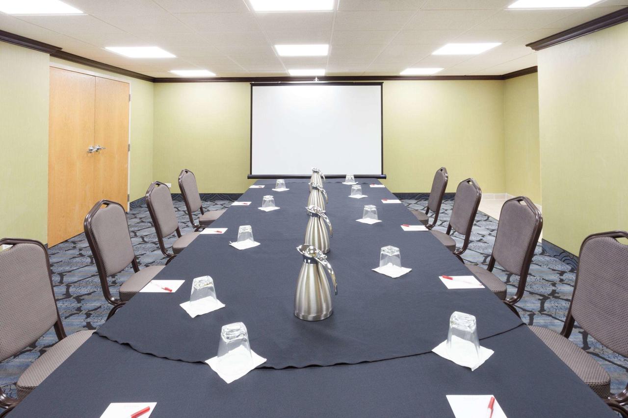 Ramada Plaza By Wyndham Chicago North Shore - thumb 11