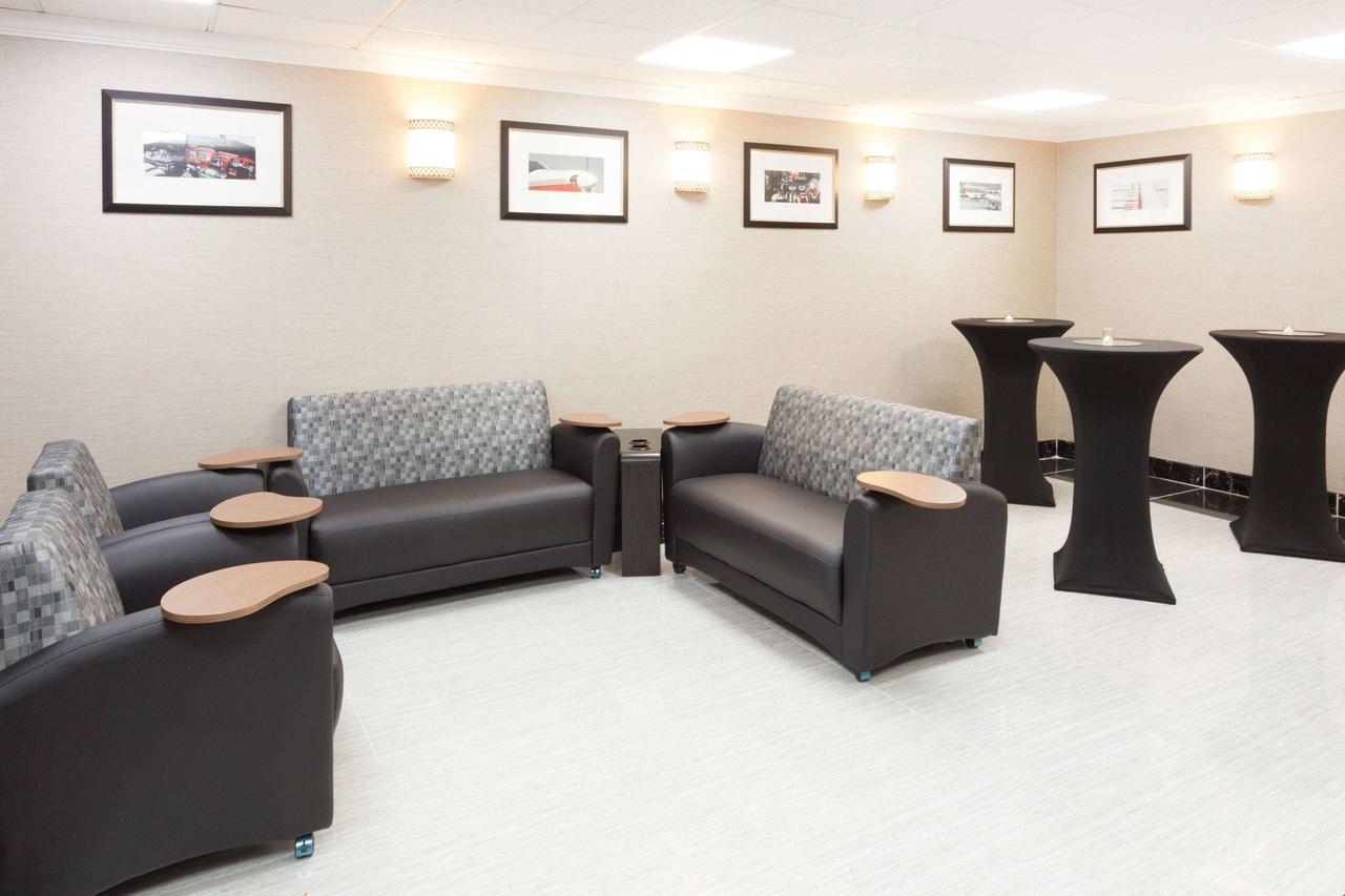 Ramada Plaza By Wyndham Chicago North Shore - thumb 31