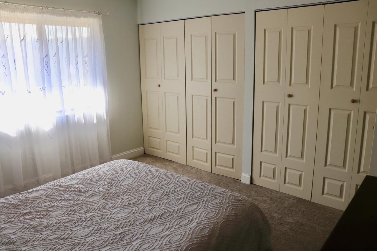 Comfy And Modern Home Within 5min Walk To Shops And Restaurants - thumb 13