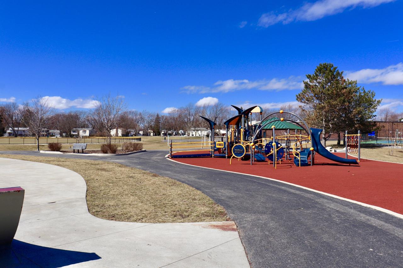 Comfy And Modern Home Within 5min Walk To Shops And Restaurants - thumb 8