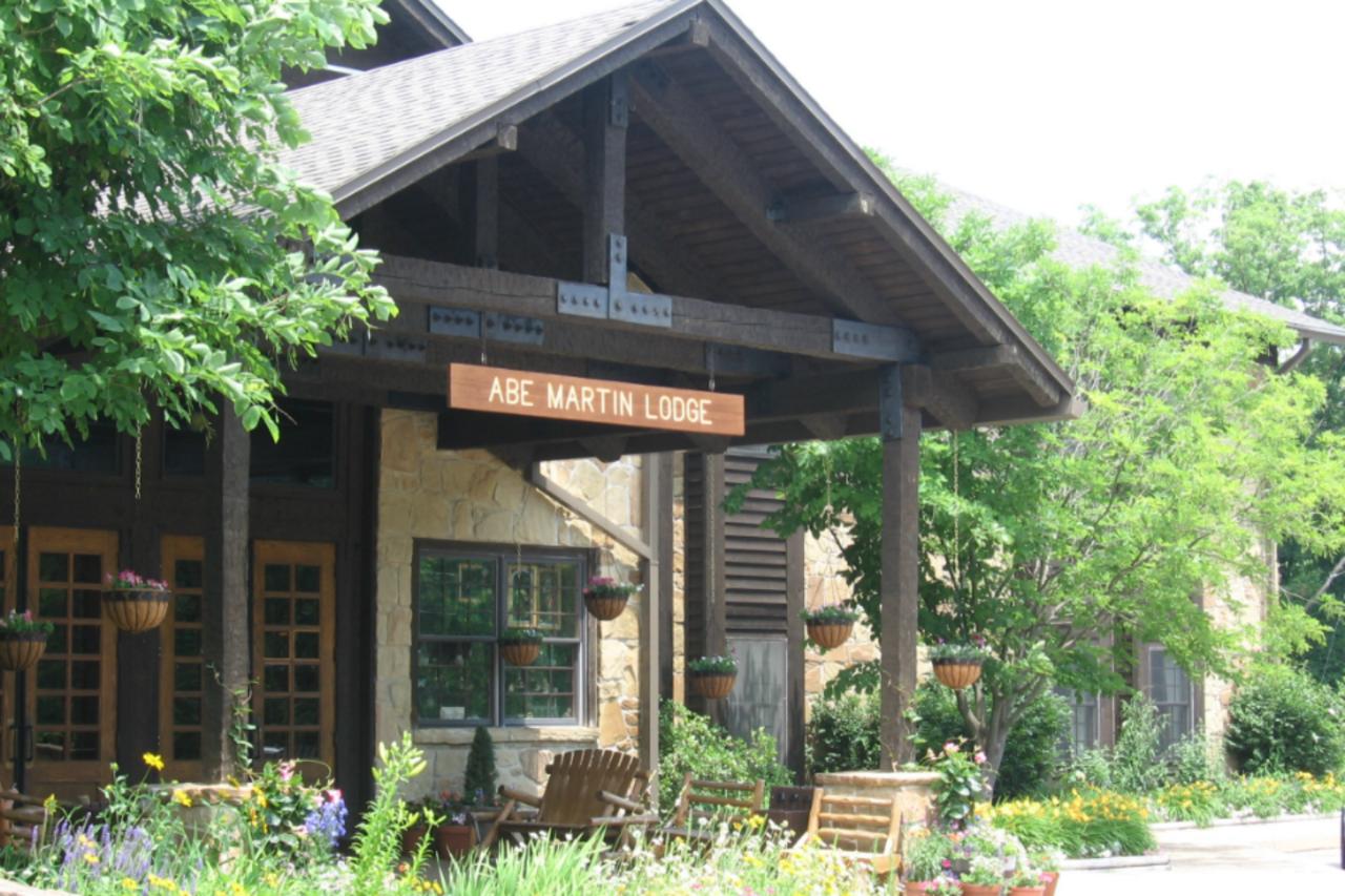 Abe Martin Lodge & Cabins - thumb 1