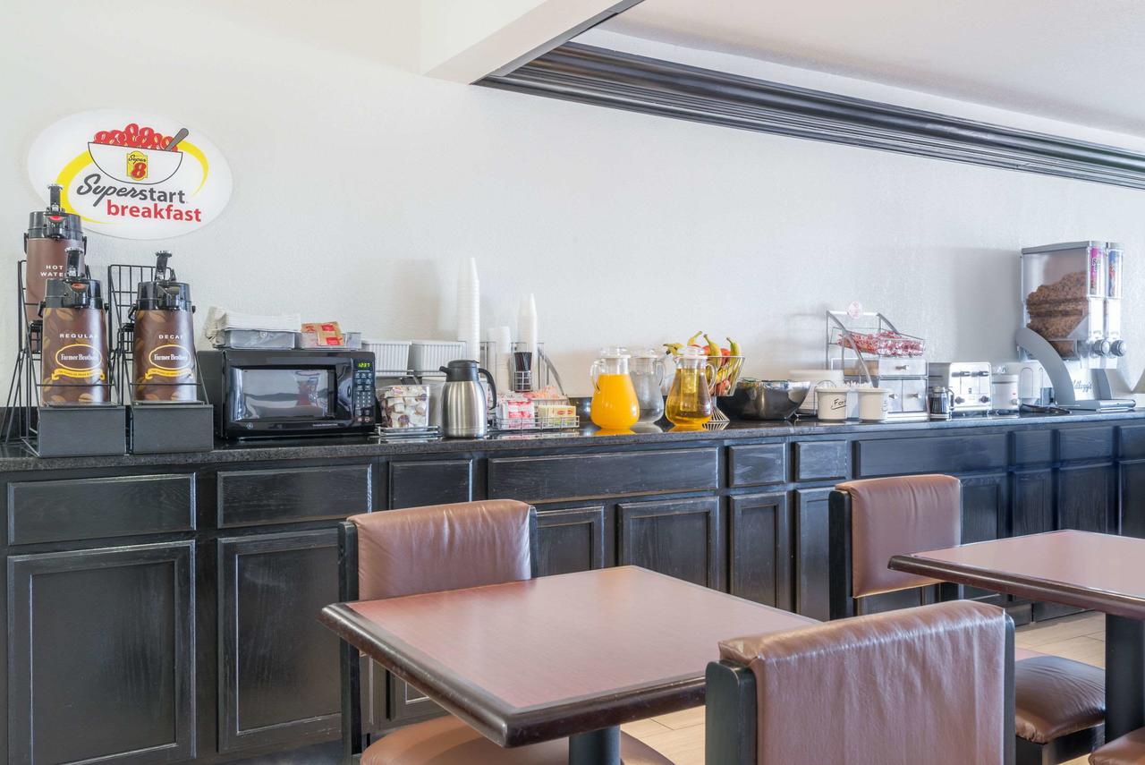 Super 8 By Wyndham Madison/Hanover Area - thumb 2