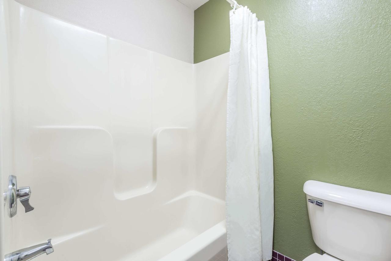 Super 8 By Wyndham Madison/Hanover Area - thumb 14