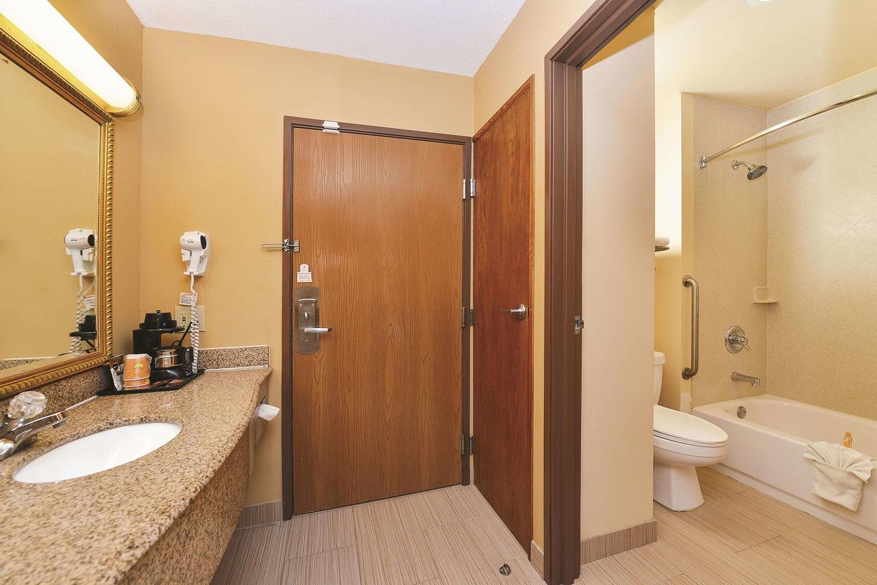 La Quinta By Wyndham Lafayette - thumb 12