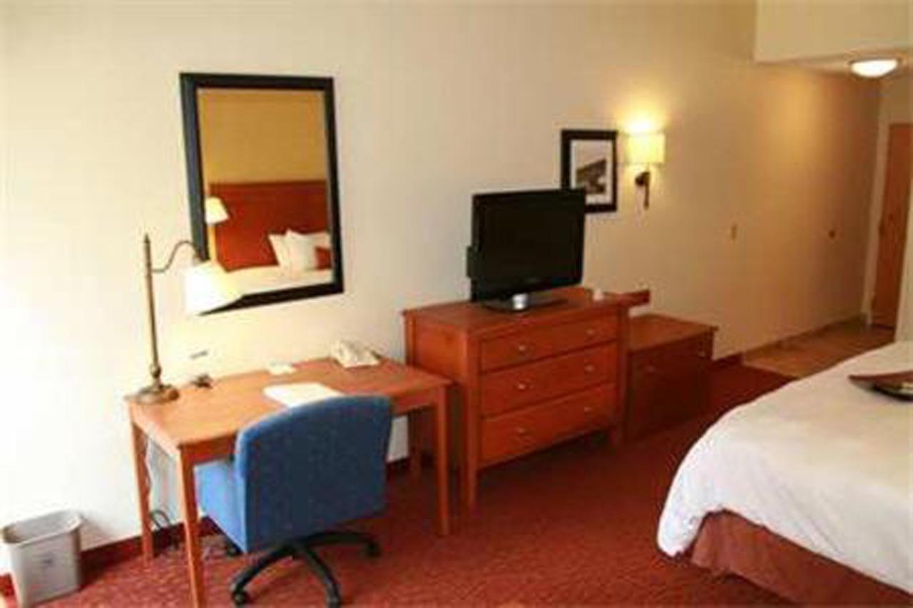 Hampton Inn Clarksville - thumb 16