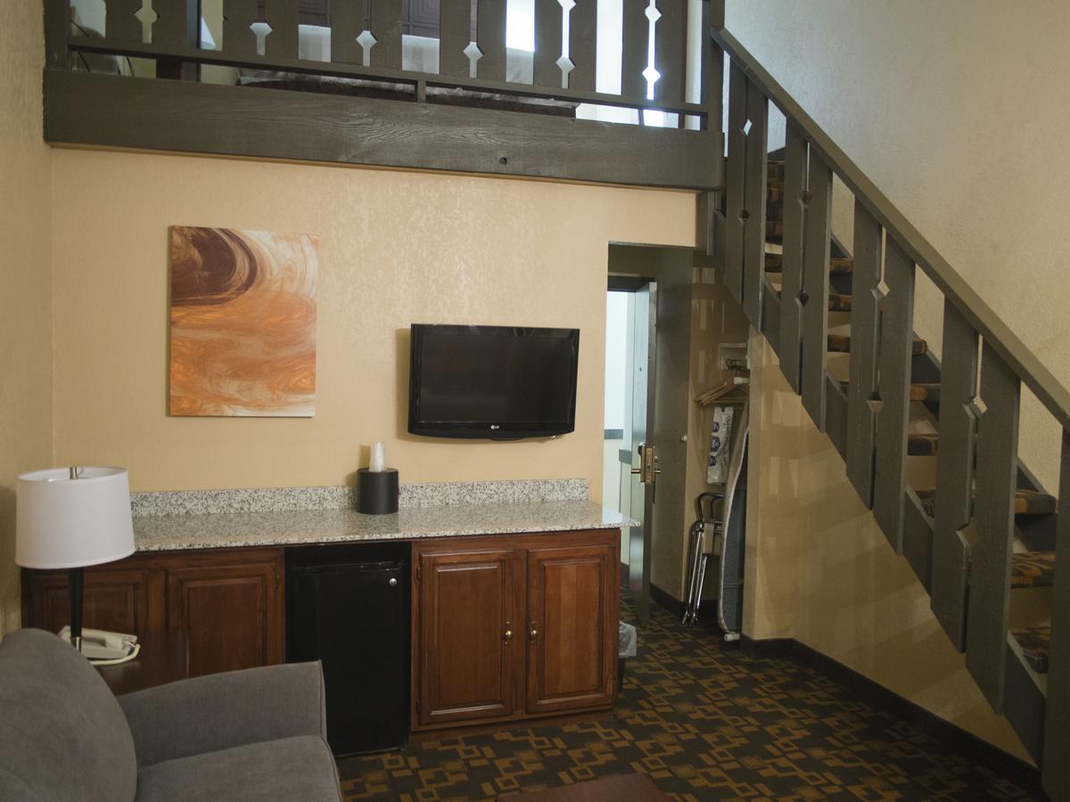 Days Inn & Suites By Wyndham Coralville / Iowa City - thumb 12