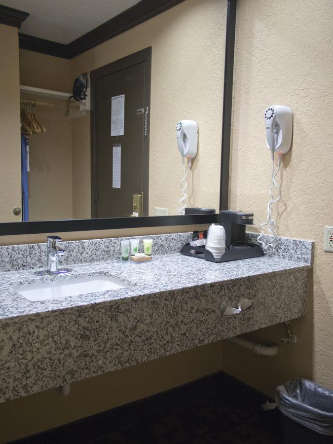 Days Inn & Suites By Wyndham Coralville / Iowa City - thumb 5