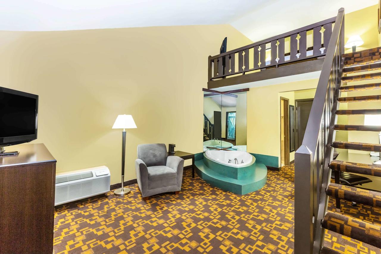 Days Inn & Suites By Wyndham Coralville / Iowa City - thumb 25