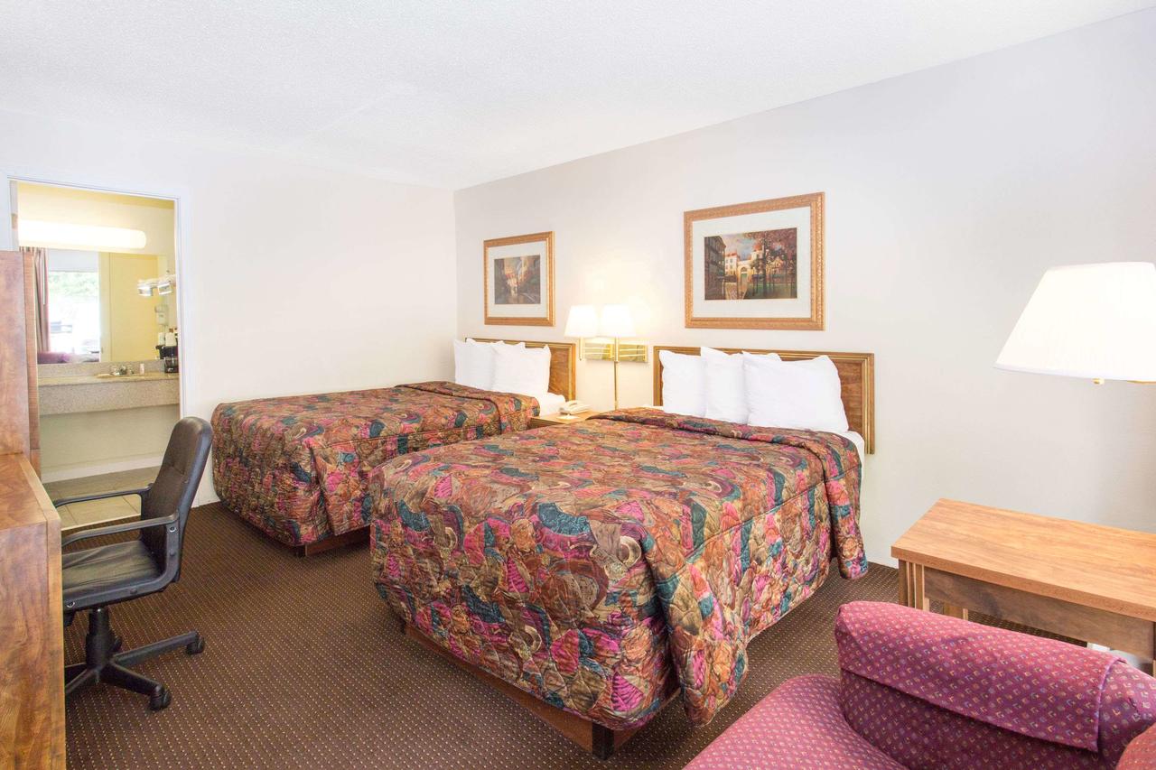 Days Inn By Wyndham Dubuque - thumb 2