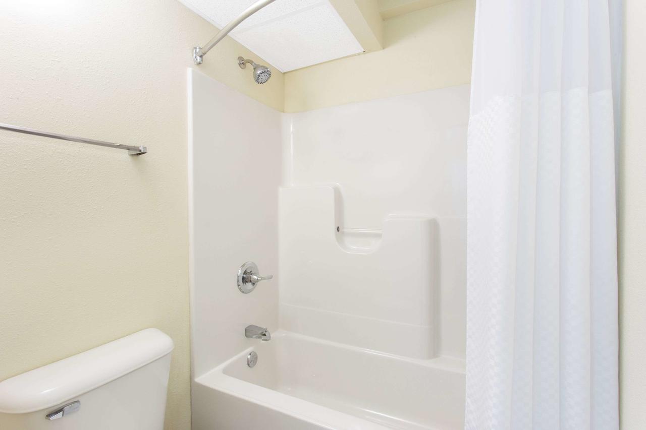 Days Inn By Wyndham Dubuque - thumb 9