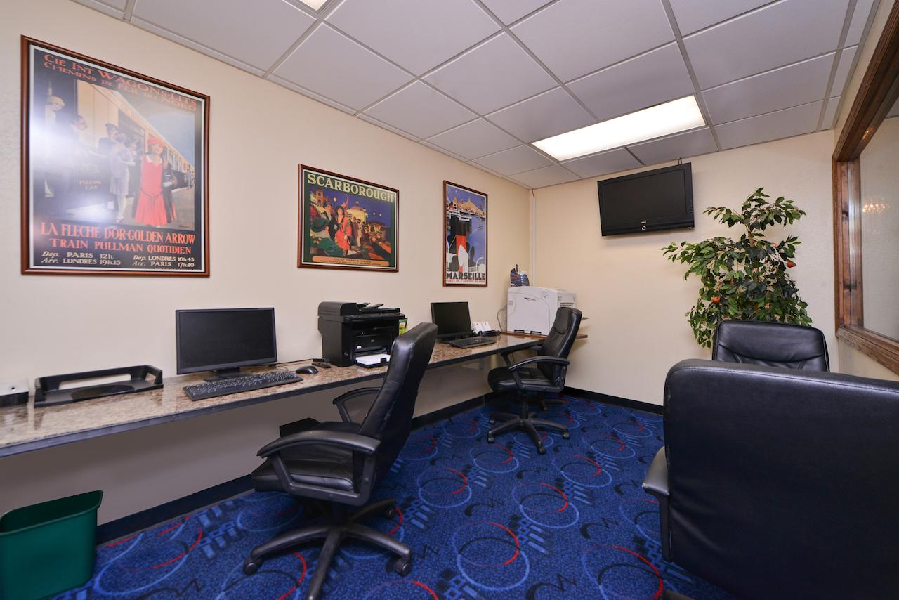 Ramada By Wyndham Cedar Rapids - thumb 17