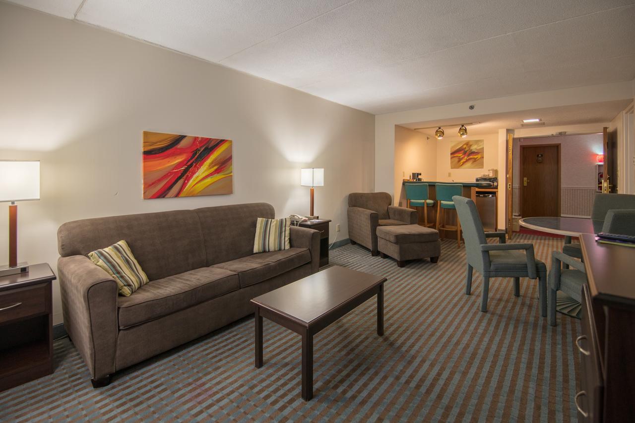 Ramada By Wyndham Cedar Rapids - thumb 2