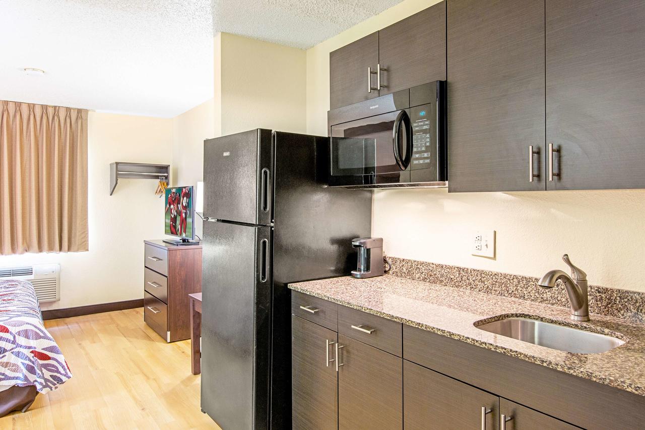 Red Roof Inn & Suites Omaha - Council Bluffs - thumb 20