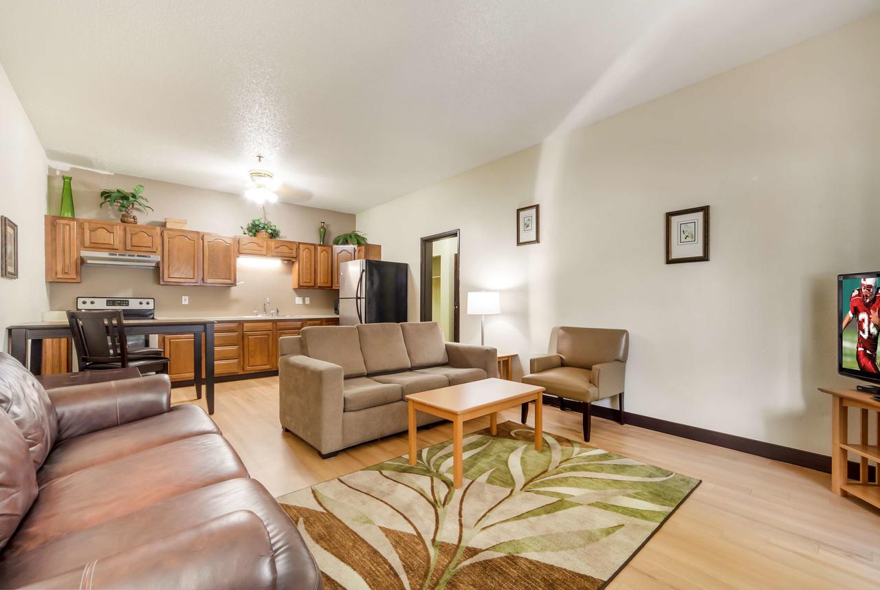 Red Roof Inn & Suites Omaha - Council Bluffs - thumb 41