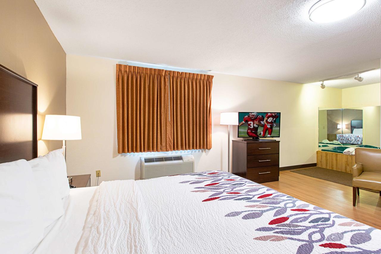 Red Roof Inn & Suites Omaha - Council Bluffs - thumb 18
