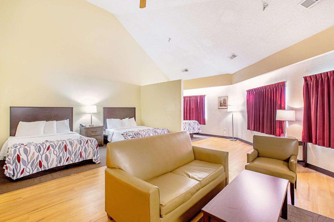 Red Roof Inn & Suites Omaha - Council Bluffs - thumb 32