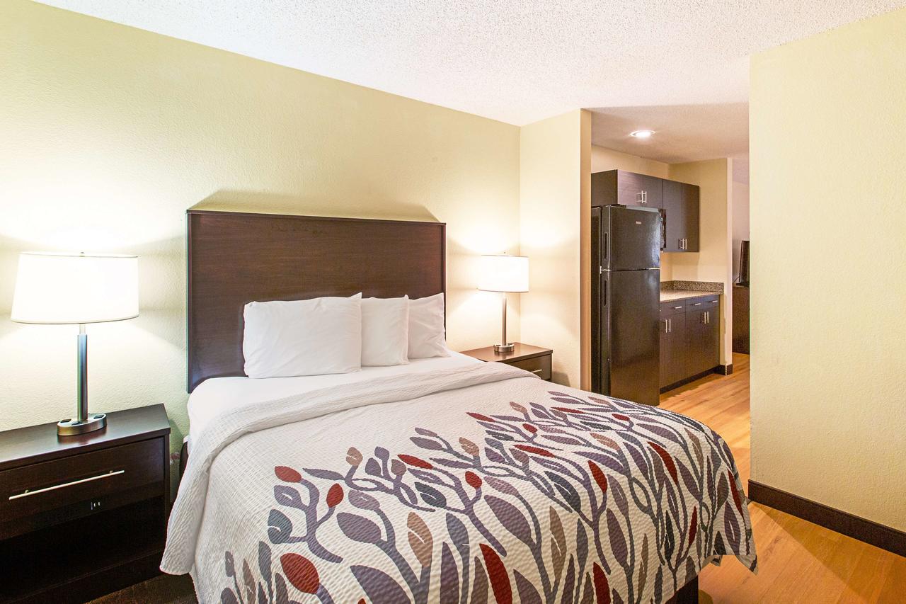 Red Roof Inn & Suites Omaha - Council Bluffs - thumb 34