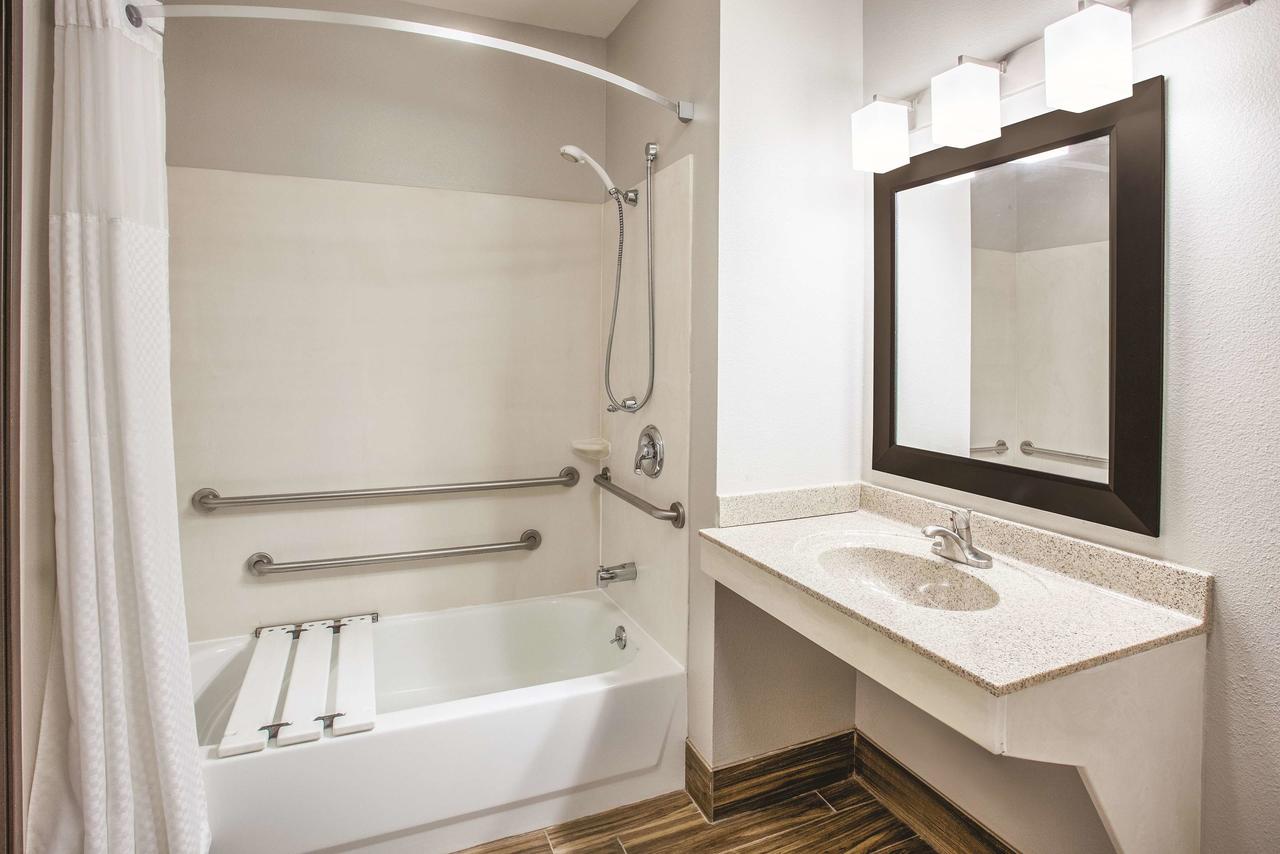 La Quinta By Wyndham Cedar Rapids - thumb 12