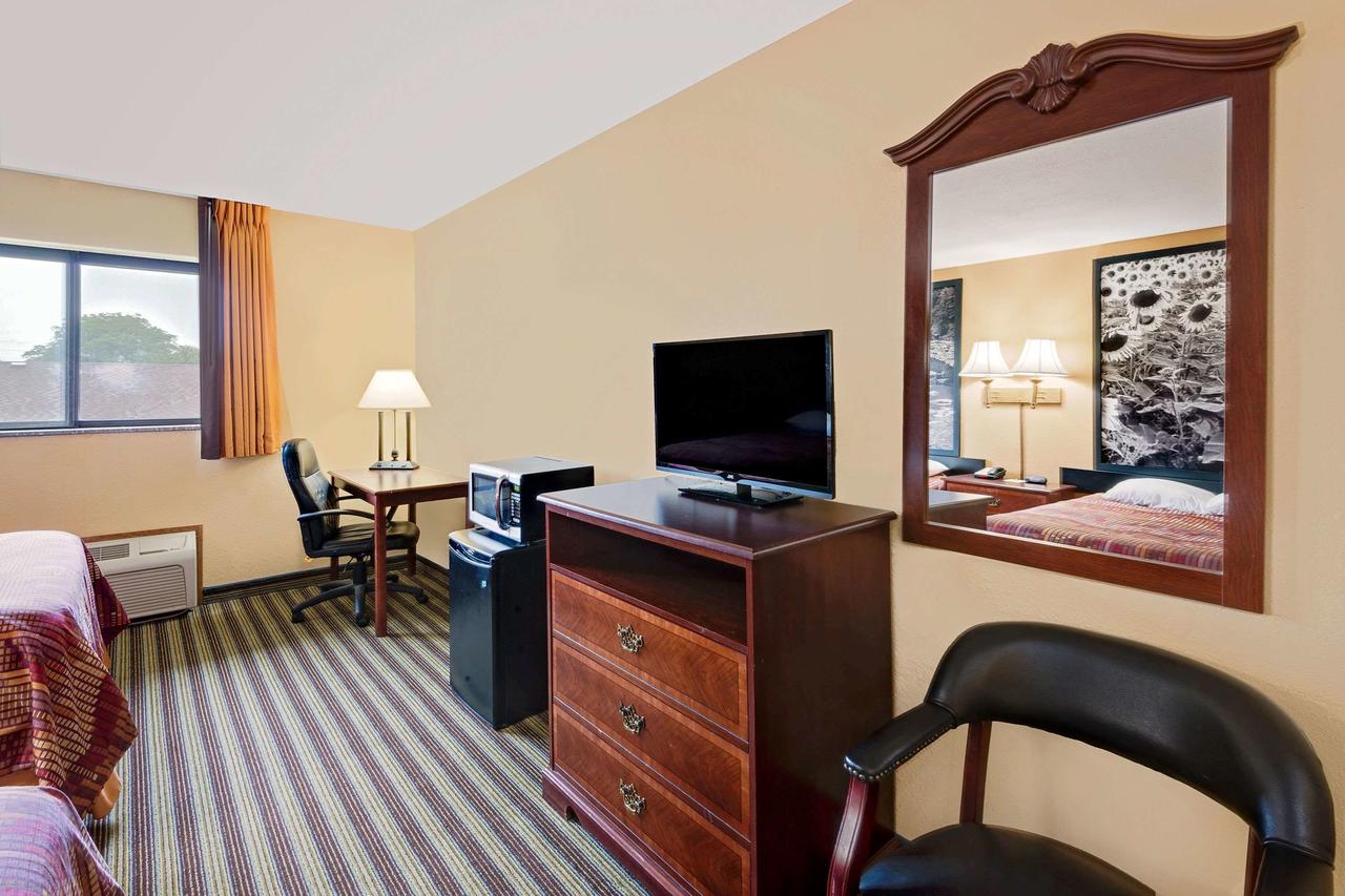 Super 8 By Wyndham Iowa Falls - thumb 35