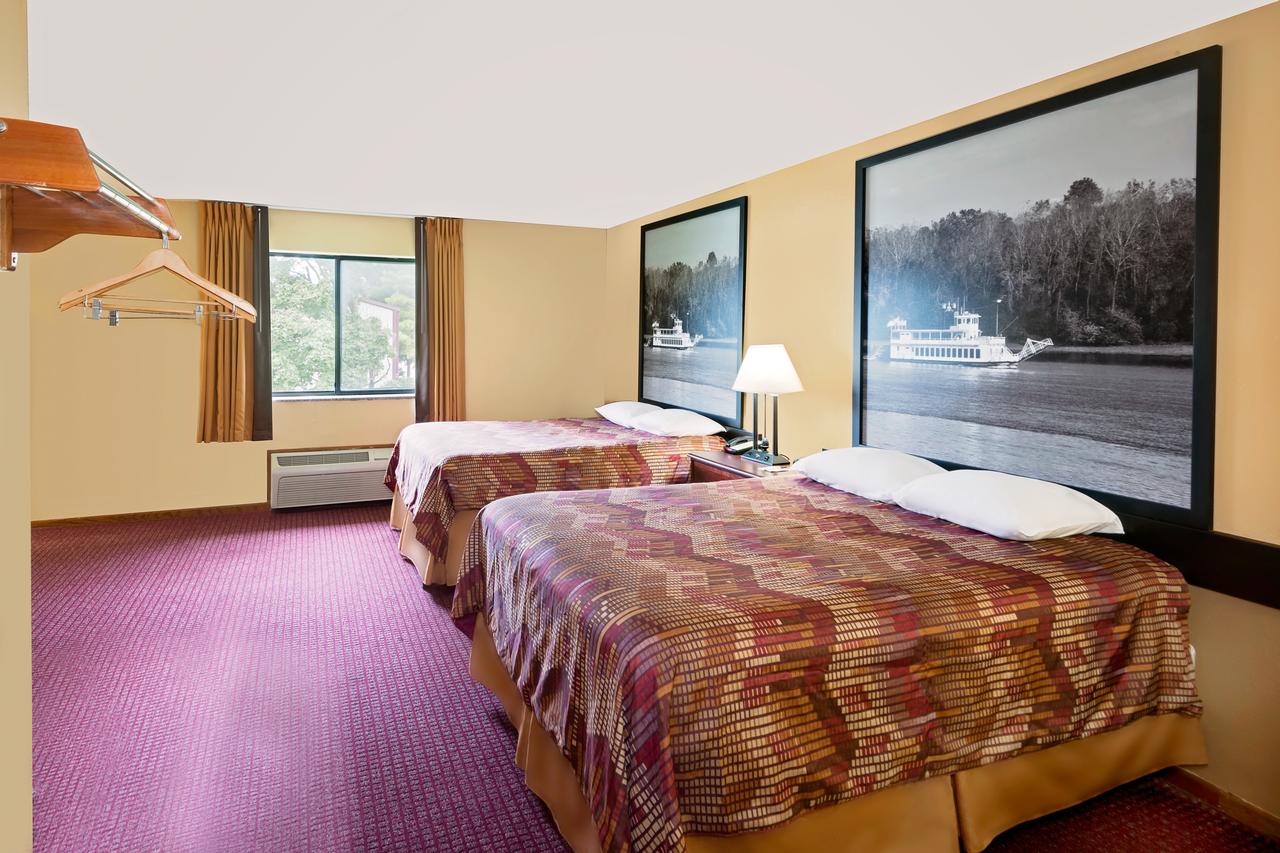 Super 8 By Wyndham Iowa Falls - thumb 11