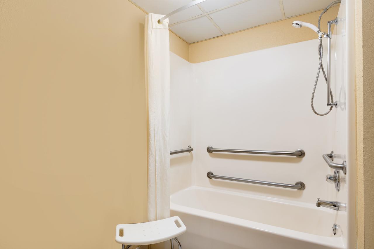 Super 8 By Wyndham Iowa Falls - thumb 20