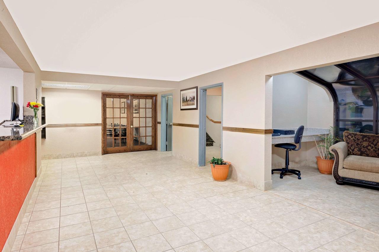 Super 8 By Wyndham Iowa Falls - thumb 30