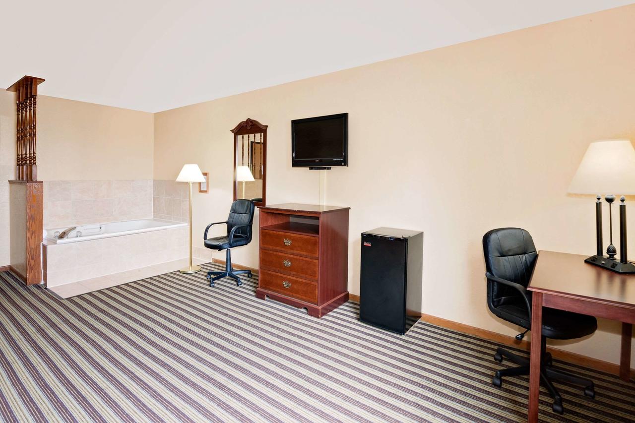 Super 8 By Wyndham Iowa Falls - thumb 34