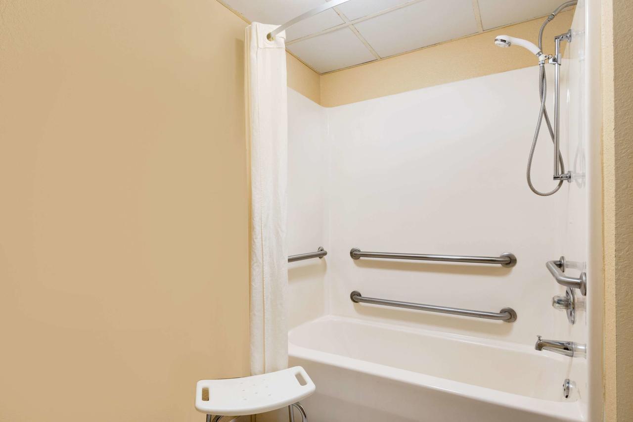 Super 8 By Wyndham Iowa Falls - thumb 25