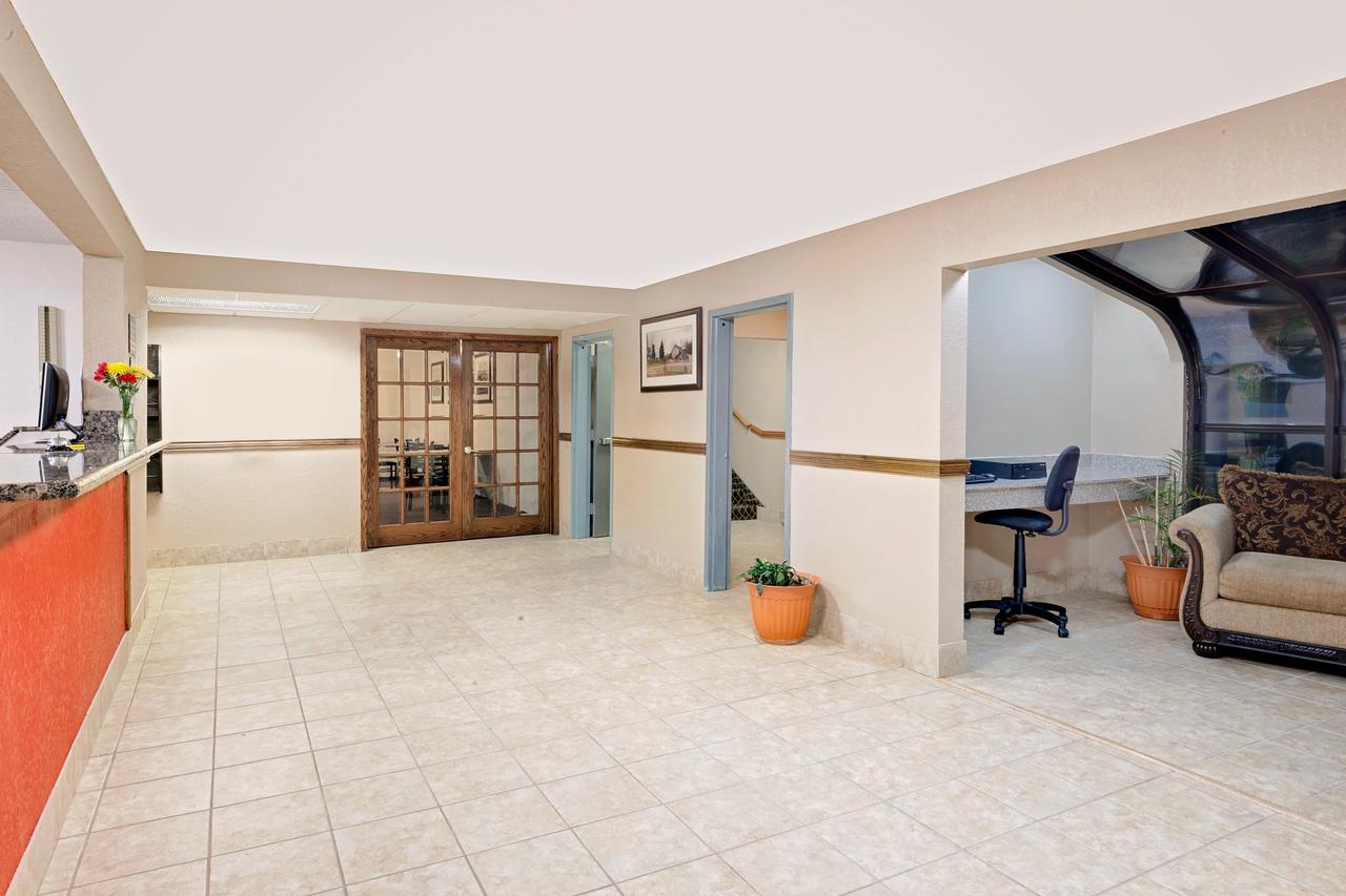 Super 8 By Wyndham Iowa Falls - thumb 13